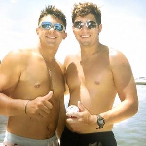 Meet your Posher, Devin